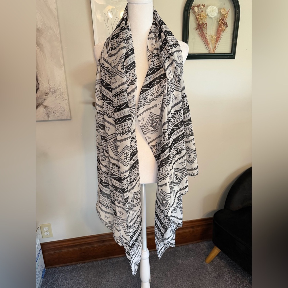 Black and White Aztec Patterned Scarf